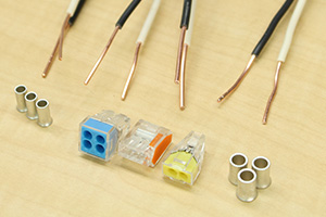 差込コネクターとリングスリーブによる電線の結線