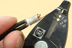 差込コネクターとリングスリーブによる電線の結線