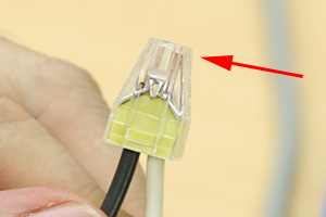 差込コネクターとリングスリーブによる電線の結線